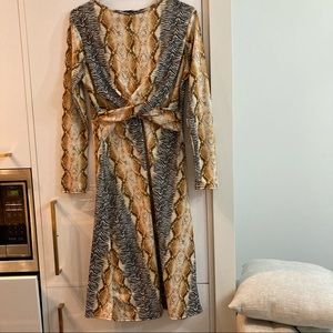 👗Boohoo mixed animal print front knot skater dress 👗